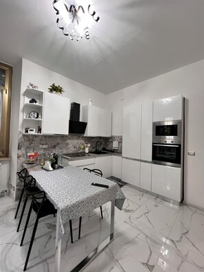 Private kitchen - Chic and Cozy Apartment with Parking Space (Torino)