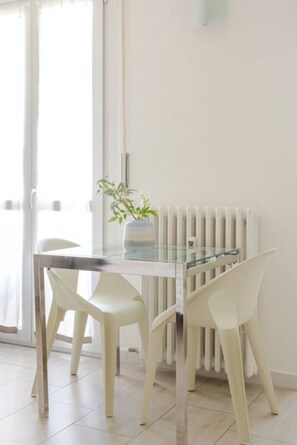 Dining - Bnbest Arco Chic 2 pax (Milano)
