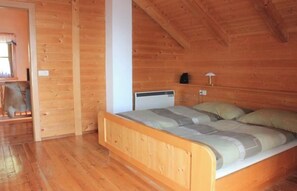 Silitysrauta/-lauta, Wi-Fi, vuodevaatteet