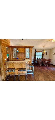 Whispering Pines Cabin, Peaceful Forest Getaway