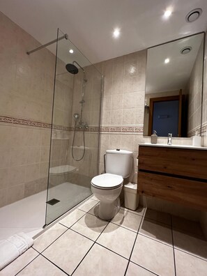 Hair dryer, towels, soap, toilet paper - Apartment with views in El Tarter (El Tarter)