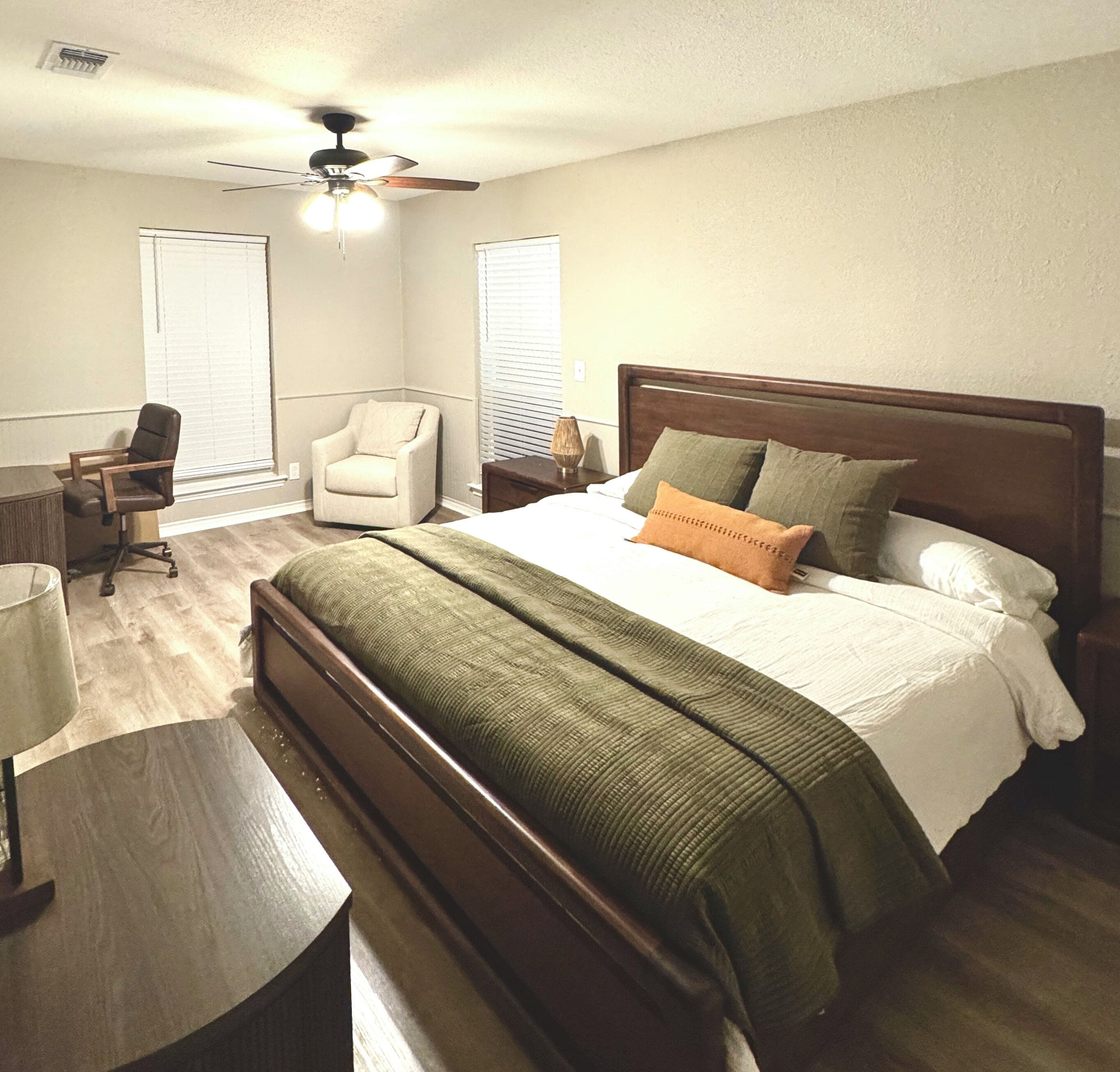 3 bedrooms, desk, iron/ironing board, free WiFi