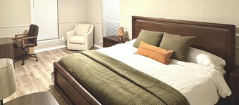 Cozy & Fancy 3BR Cottage Near Historic Downtown McKinney - Family Mid-Term Ready