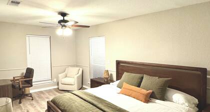 Cozy & Fancy 3BR Cottage Near Historic Downtown McKinney - Family Mid-Term Ready