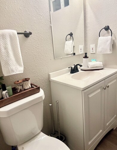 Cozy & Fancy 3BR Cottage Near Historic Downtown McKinney - Family Mid-Term Ready