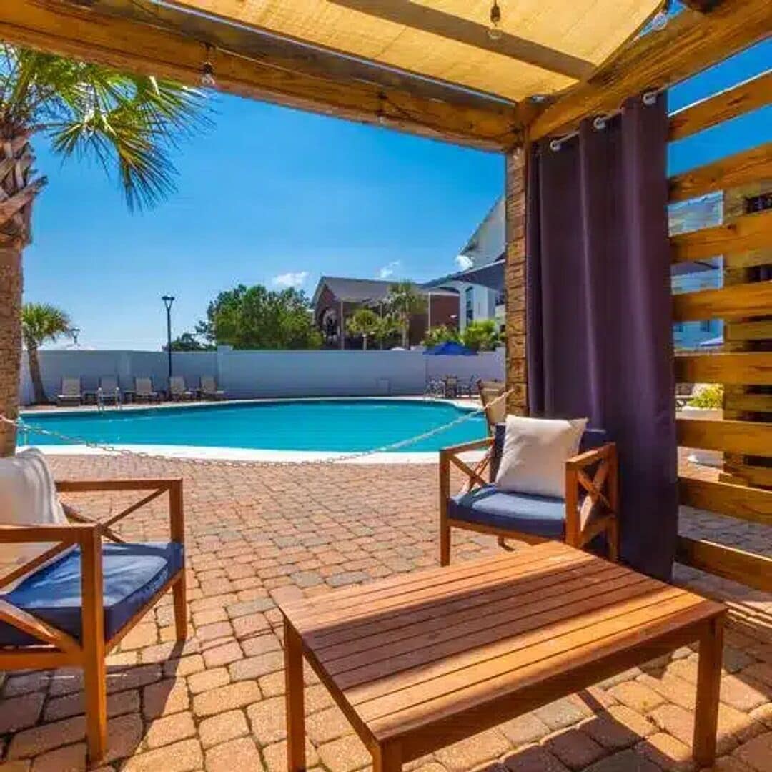 2 outdoor pools, free cabanas