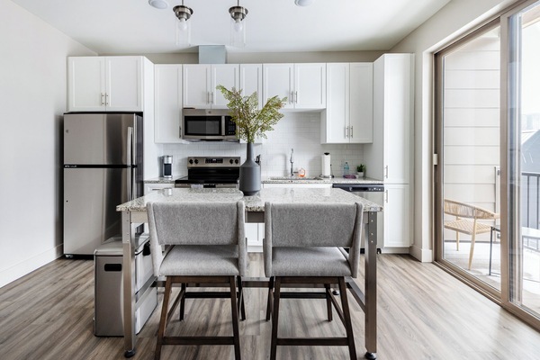 Standard Apartment (1 Bedroom) | Private kitchen | Fridge, microwave, oven, stovetop