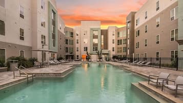 Outdoor pool, free pool cabanas