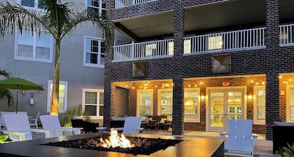 Landing Apartments near Edison Park Historic District