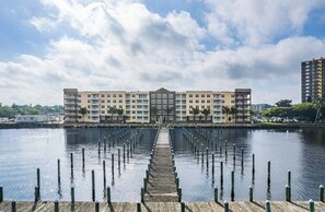 Property grounds - Landing Apartments near Edison Park Historic District (Fort Myers)