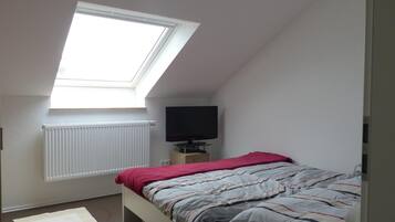 BĂŒgeleisen/BĂŒgelbrett, WLAN, BettwĂ€sche