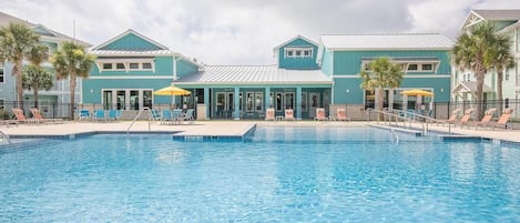 2 outdoor pools, pool loungers