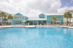 2 hồ bơi ngoài trời, ghế dài tắm nắng 