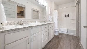 Apartment (1 Bedroom) | Bathroom | Free toiletries, hair dryer, towels, soap - Landing Furnished Apartments - Rockport (Rockport)