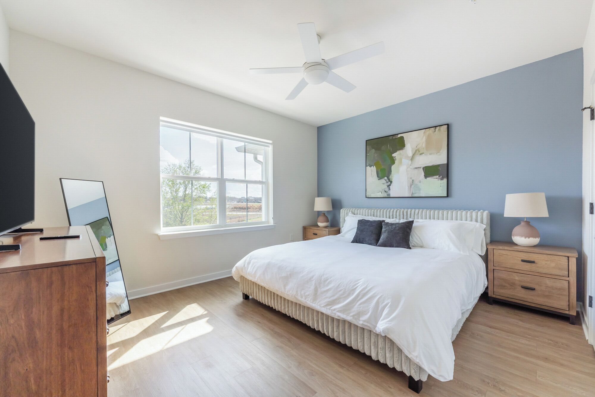 Departamento (1 Bedroom) | 1 habitación, decoración personalizada, muebles diferentes y escritorio 