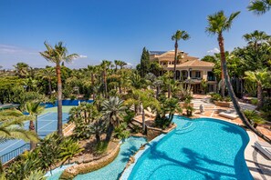 A heated pool - Casa do Monte - a majestic 8 bedroom villa with spectacular gardens (Albufeira)