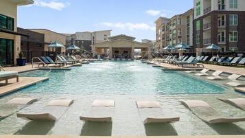 Outdoor pool, free cabanas, sun loungers