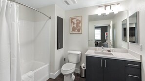 Apartment (1 Bedroom) | Bathroom | Free toiletries, hair dryer, towels, soap - Landing Apartments Downtown Roanoke (Roanoke)