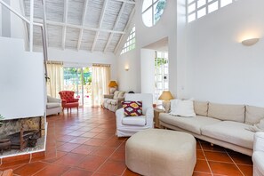 TV, fireplace - Villa AL Fresco, a cosy villa with fabulous exterior areas & private pool (Guia)