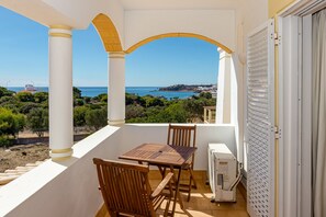 Outdoor dining - Villa Cecilia has private pool, table tennis & is close to Albufeira (Albufeira)