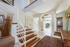 Interior - Villa Cecilia has private pool, table tennis & is close to Albufeira (Albufeira)