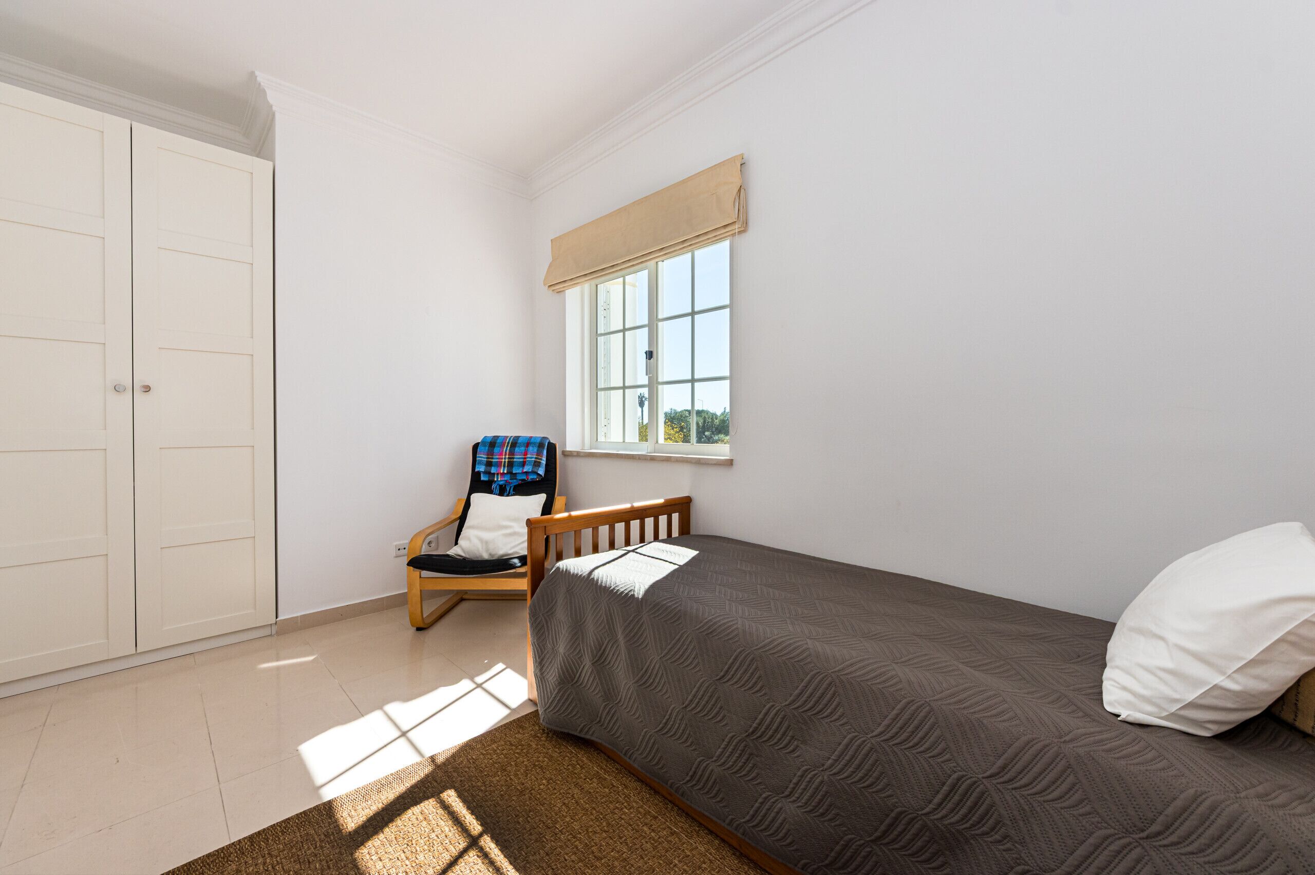 3 bedrooms, in-room safe, iron/ironing board, free WiFi