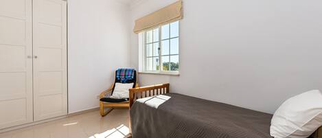 3 bedrooms, in-room safe, iron/ironing board, free WiFi