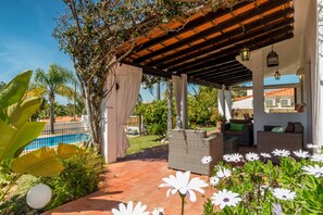 Terrace/patio - Villa Sol with fenced and gated swimming pool so ideal for families with children (Olhos D´Água)