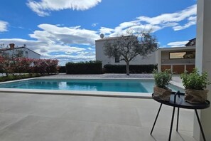 Outdoor pool - Villa Desire Belvedere: Relaxing Garden & Pool Retreat Near Novigrad (Novigrad)