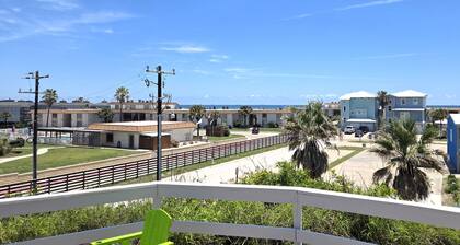 BSI 110-Studio sleeps 2 Adults/2 Kids, Pool, Ocean Views, Walk to Beach, Dogs OK
