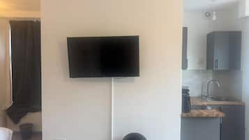Vattenkokare och matbord