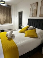 Deluxe Apartment, 1 Double Bed with Sofa bed, Kitchen | Laptop workspace, iron/ironing board, free WiFi, bed sheets