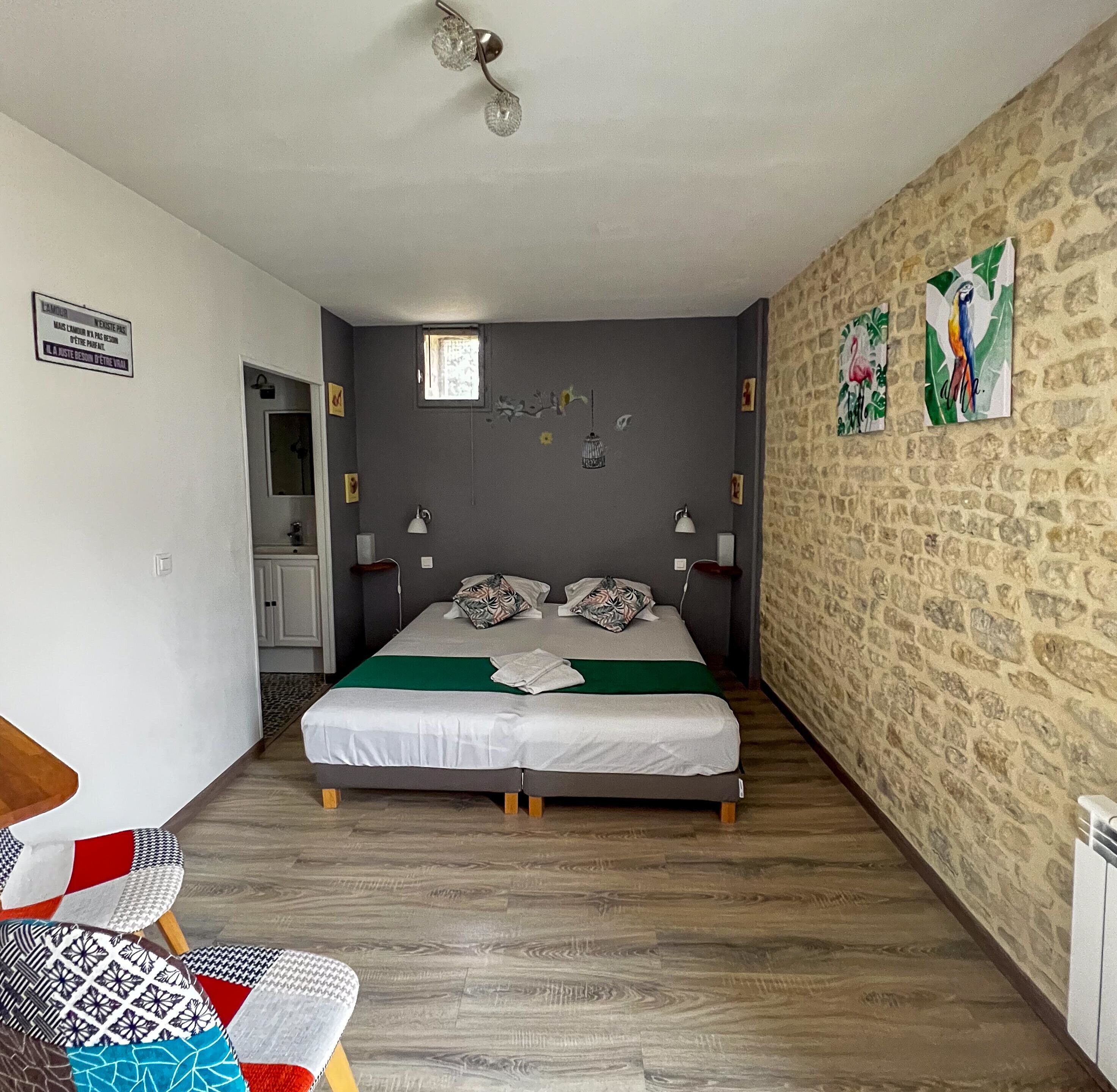 Iron/ironing board, WiFi