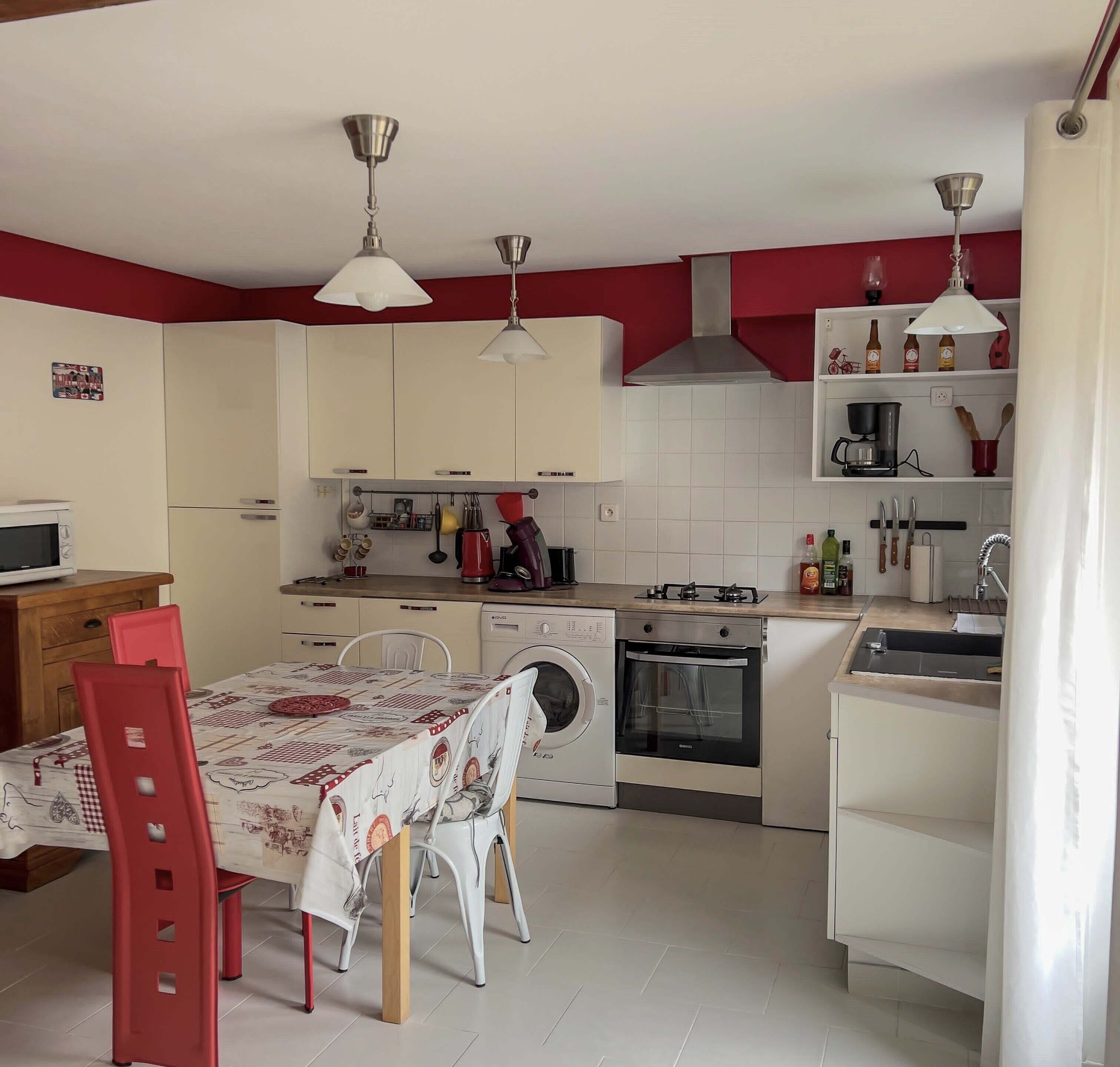 Coffee/tea maker, fridge, microwave, oven
