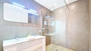 Shower, hair dryer, towels - N&J - GELATO - Bright - Balcony (Niza)