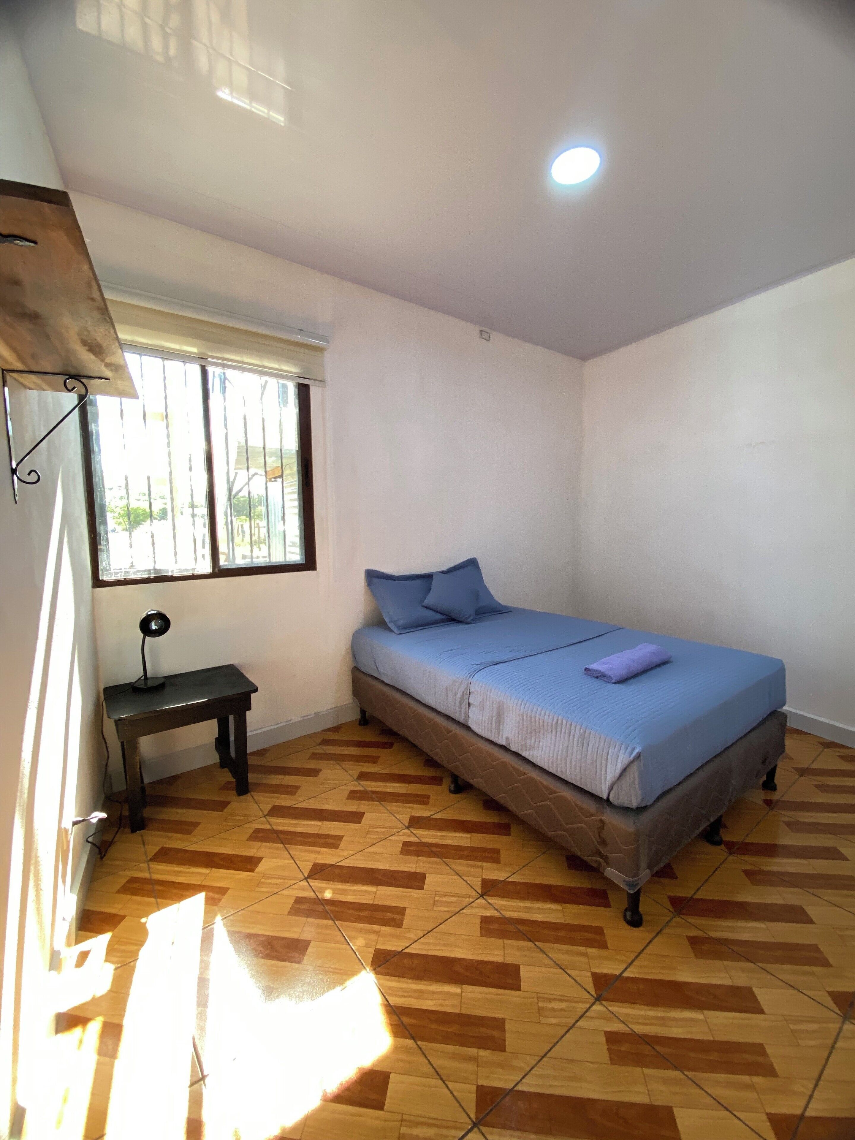 2 habitaciones, wifi gratis, ropa de cama y acceso para silla de ruedas 