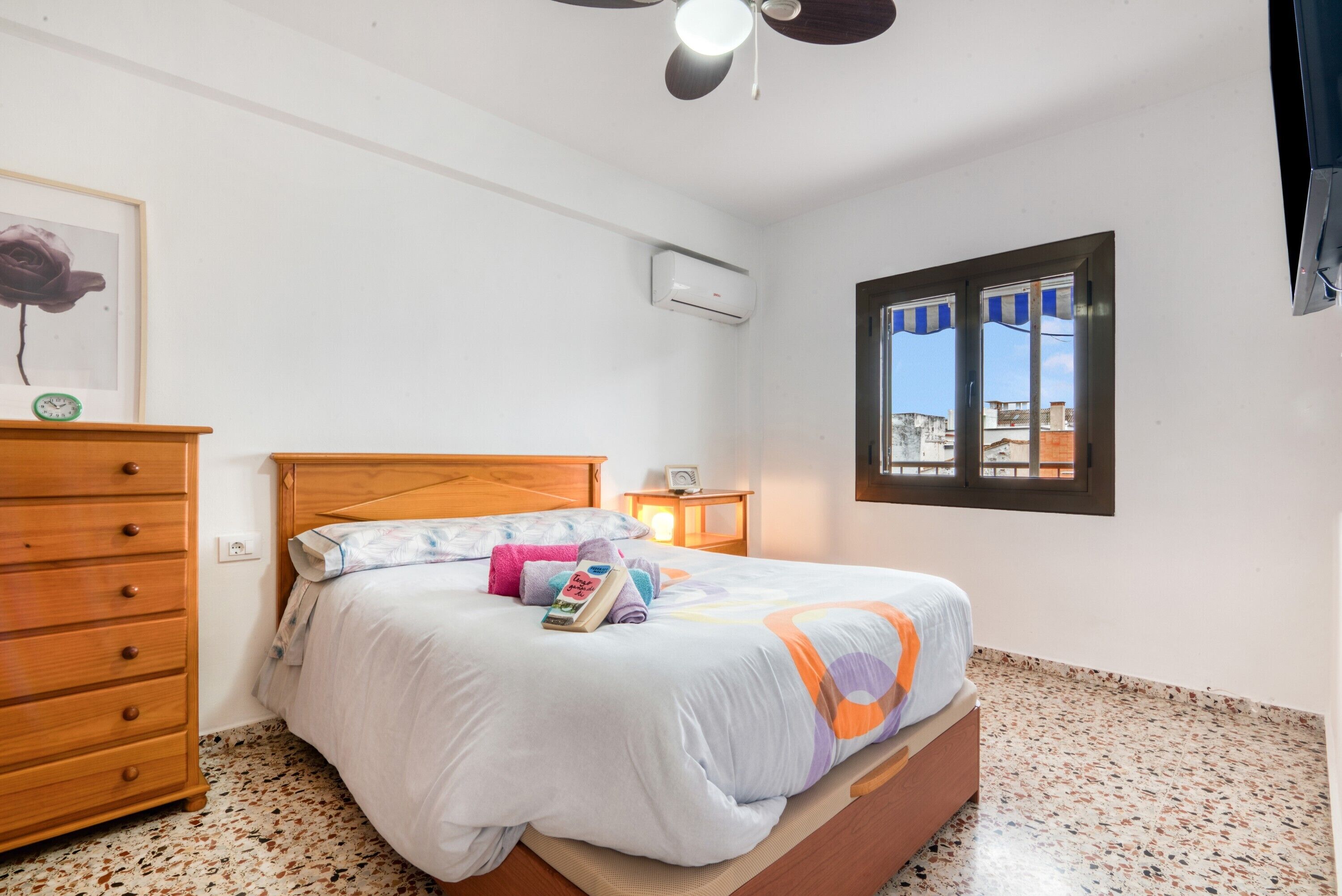 Iron/ironing board, WiFi, bed sheets