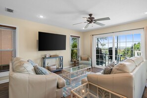 Living area - The Turtle's Nest (Port St. Joe)