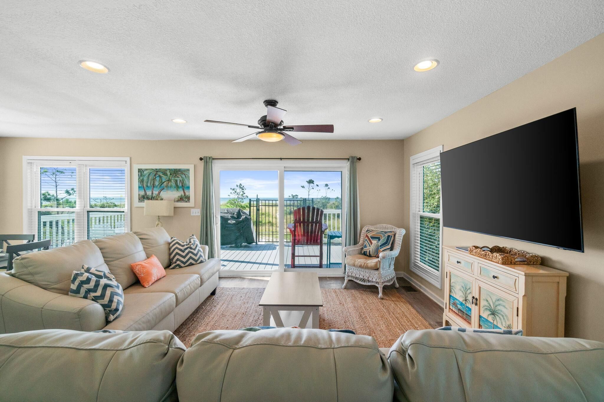 House, Multiple Beds (All Decked Out) | Living area