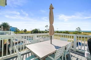 하우스, 침대(여러 개) (All Decked Out) | 야외 식당