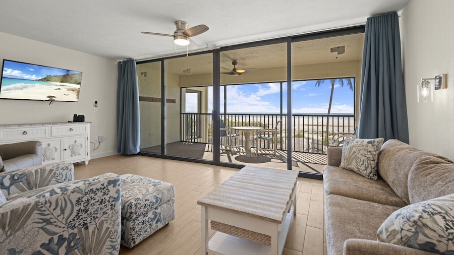 Mariners Boathouse by Coolvacay