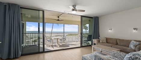 Standard Condo, Beach View | Living area