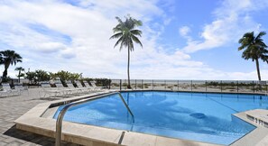 Outdoor pool - Mariners Boathouse by Coolvacay (Fort Myers Beach)
