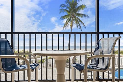 Standard Condo, Beach View | Outdoor dining