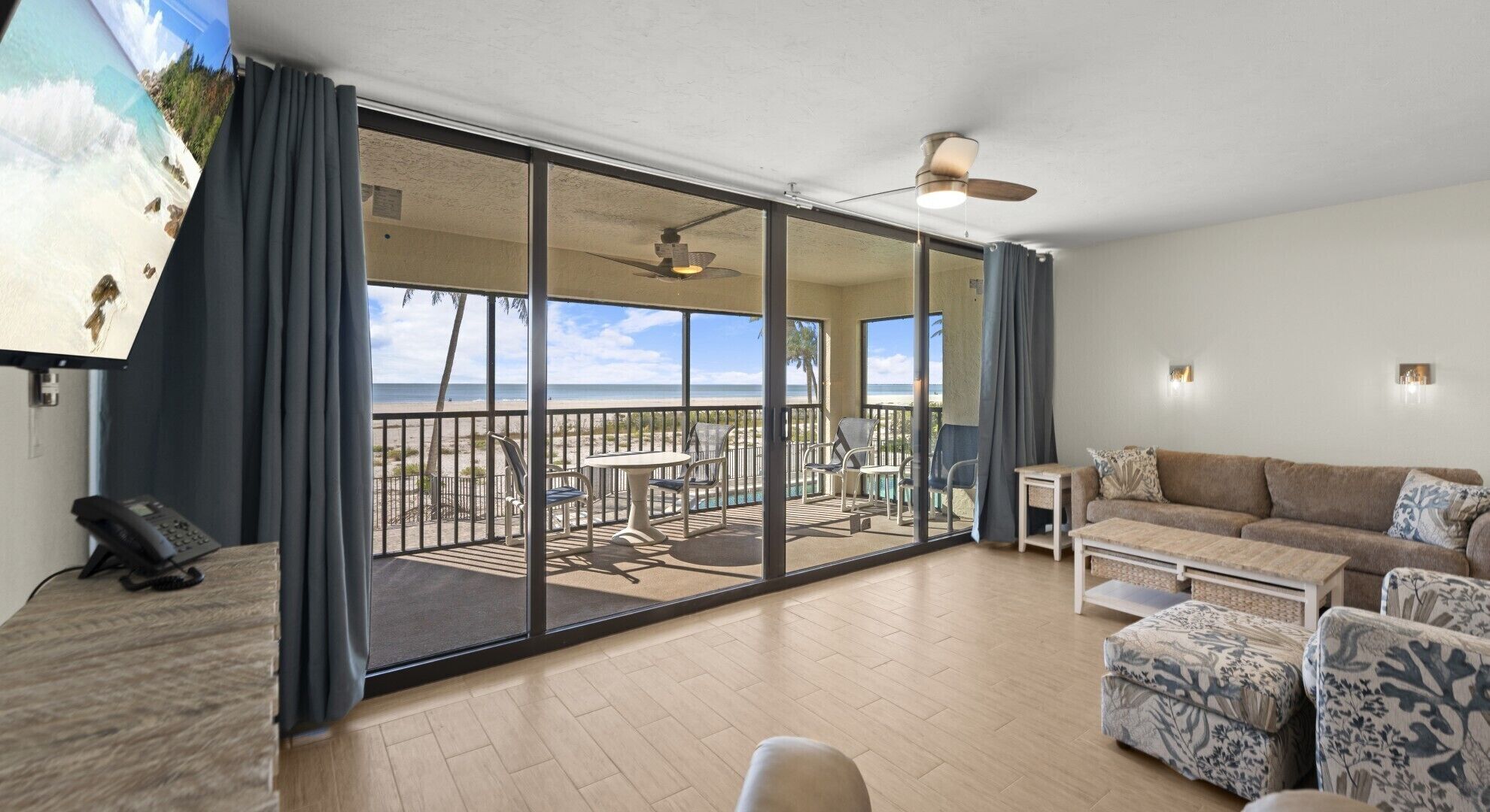 Standard Condo, Beach View | Living area