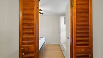 Standard Condo, Beach View | Free WiFi, bed sheets