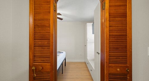 Mariners Boathouse by Coolvacay