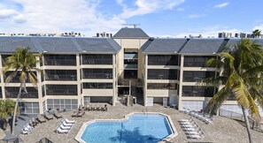 Outdoor pool - Mariners Boathouse by Coolvacay (Fort Myers Beach)