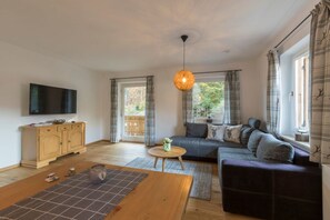 House | Living room - Ferienhaus mit 6 Appartements in Grainau (Grainau)