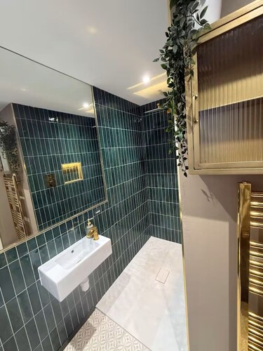 Fantastic 5-bedroom in Morley, Leeds perfect for large groups
Games room